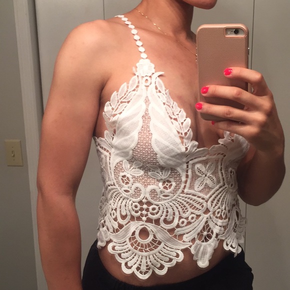 LAST ONE! Lace V Neckline Crop Cami Top - Picture 6 of 7